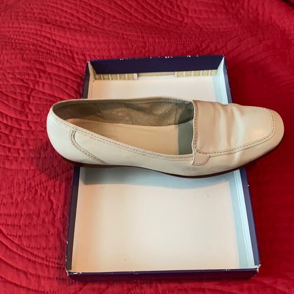 Beautiful, cream, VINTAGE, NORDSTROM loafers!! - Picture 3 of 5